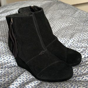 Toms Black Suede Wedge Ankle Boot Bootie 7